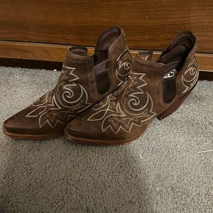 Size 9 Durango booties